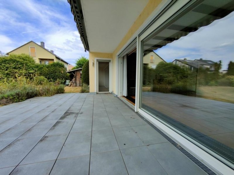 Eltville am Rhein Großzügiges EFH, herrlicher Garten, 2 Garagen in idyllischer Weinbergslage von Eltville-Hattenheim Haus kaufen