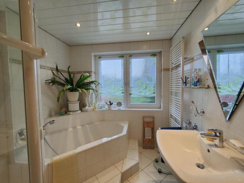 Schlangenbad Freist. EFH + Garten in Schlangenbad Bärstadt, 4 Zimmer + 3 Zimmer (ca. 32m² Nutzfl. wohnl. genutzt) Haus kaufen