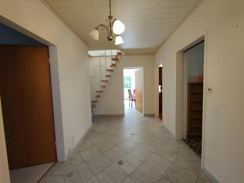 Schlangenbad Freist. EFH + Garten in Schlangenbad Bärstadt, 4 Zimmer + 3 Zimmer (ca. 32m² Nutzfl. wohnl. genutzt) Haus kaufen
