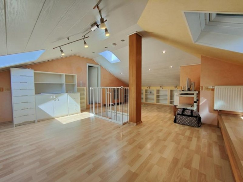 Schlangenbad Freist. EFH + Garten in Schlangenbad Bärstadt, 4 Zimmer + 3 Zimmer (ca. 32m² Nutzfl. wohnl. genutzt) Haus kaufen