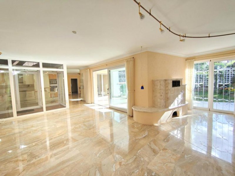 Walluf Moderner, sehr gepflegter individueller Bungalow, ELW, Doppelgarage, ruhige begehrte Lage in Walluf Haus kaufen