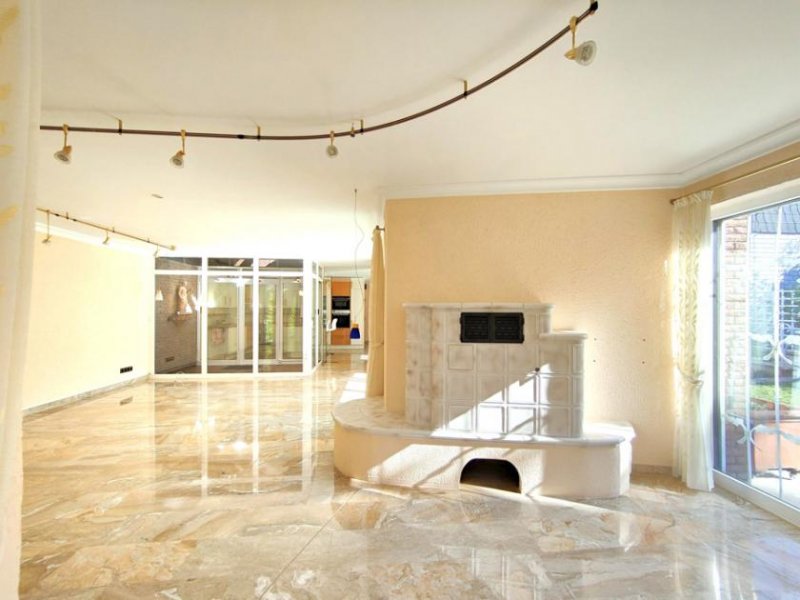 Walluf Moderner, sehr gepflegter individueller Bungalow, ELW, Doppelgarage, ruhige begehrte Lage in Walluf Haus kaufen