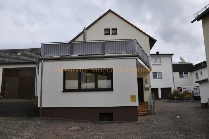 Hünstetten Attraktives Mehrfamilienhaus mit 6 Wohneinheiten als Kapital-Anlageobjekt in Hünstetten! Gewerbe kaufen