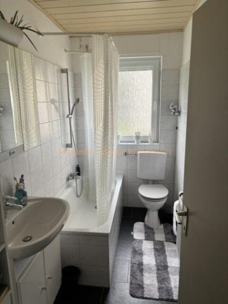 Niedernhausen Kapitalanlage-Mehrfamilienhaus mit 5 Wohneinheiten in gefragter Wohnlage von Niedernhausen! Haus kaufen