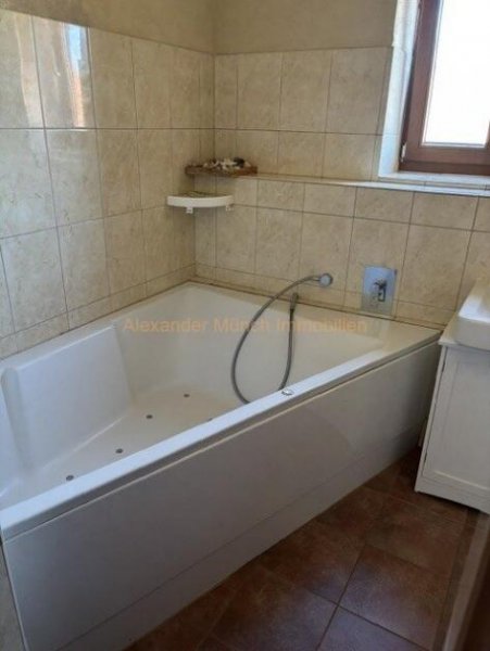 Niedernhausen Niedernhausen-Vermietetes Dreifamilienhaus mit ausbaufähiger Scheune in Königshofener Kernlage! Haus kaufen