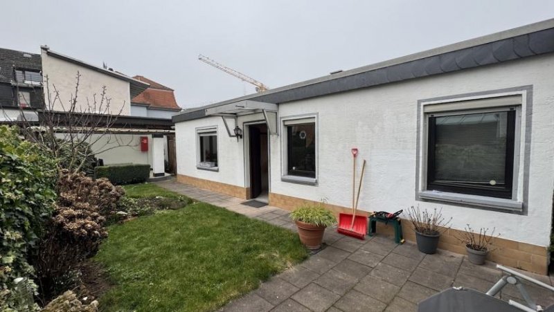 Eschborn Fast wie im eigenem Haus - Helle 2-Zimmer Wohnung plus 5 Garagen! Wohnung kaufen