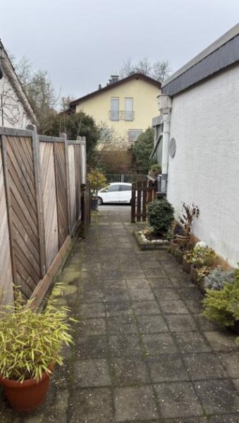 Eschborn Fast wie im eigenem Haus - Helle 2-Zimmer Wohnung plus 5 Garagen! Wohnung kaufen