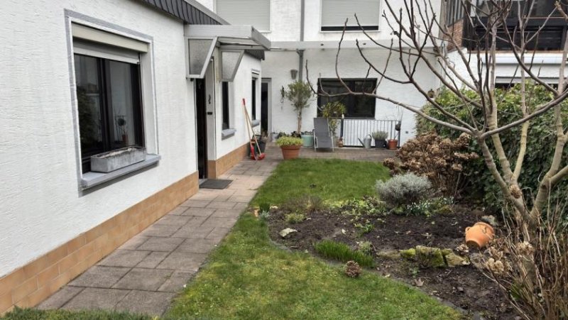 Eschborn Seltenes Extra: 5 Garagen inklusive! Wohnung kaufen