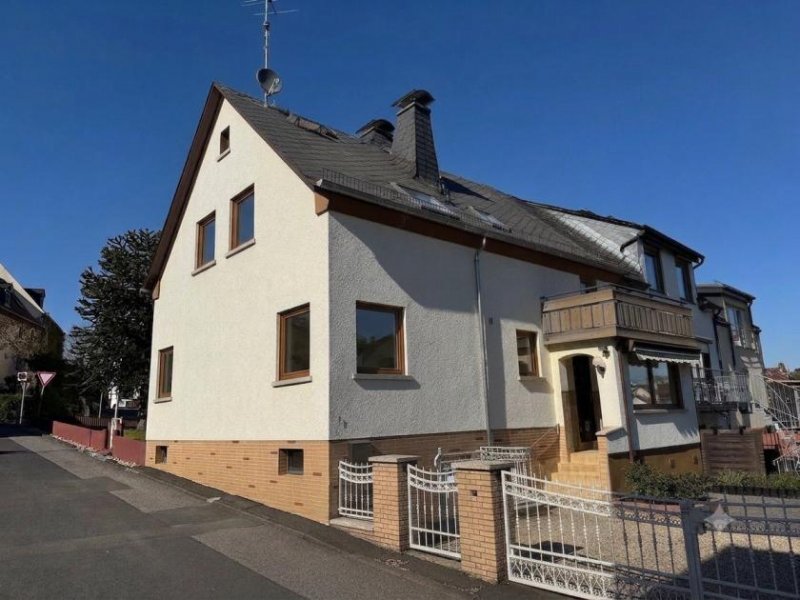 Eppstein Alt genug für Geschichten. Jung genug für Neues. – Haus mit Möglichkeiten Haus kaufen
