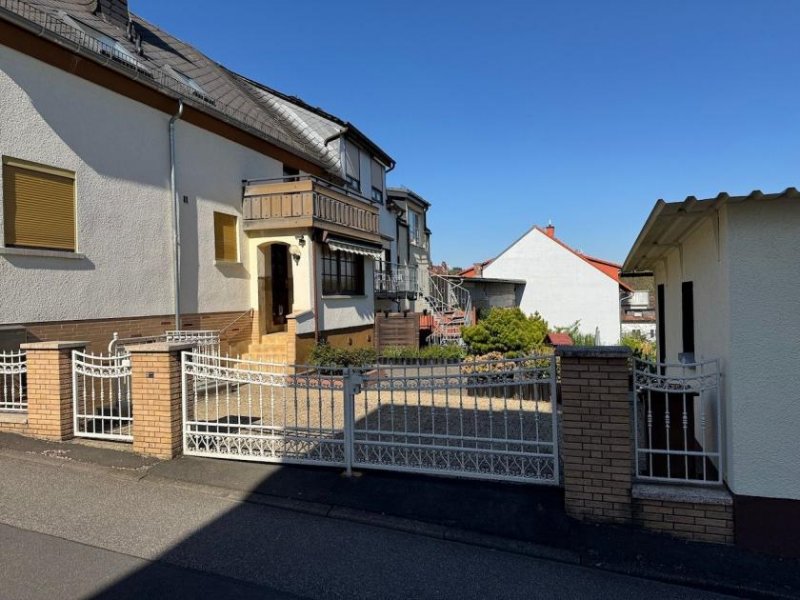Eppstein Alt genug für Geschichten. Jung genug für Neues. – Haus mit Möglichkeiten Haus kaufen