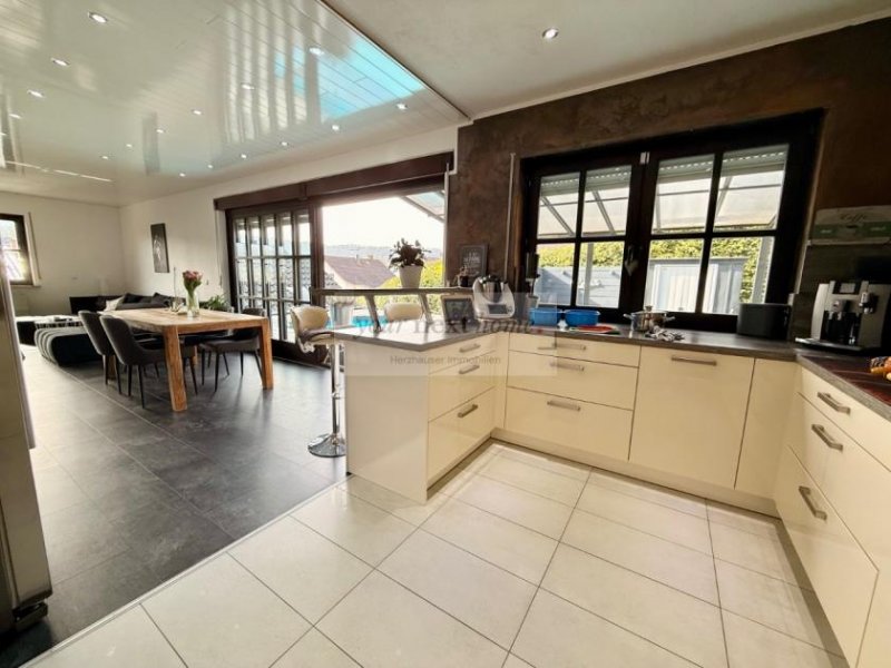 Saarbrücken Schönes Ein-bis Zweifamilienhaus auf ca. 295 m² im Grünen mit Außenpool - Einliegerwohnung möglich Haus kaufen