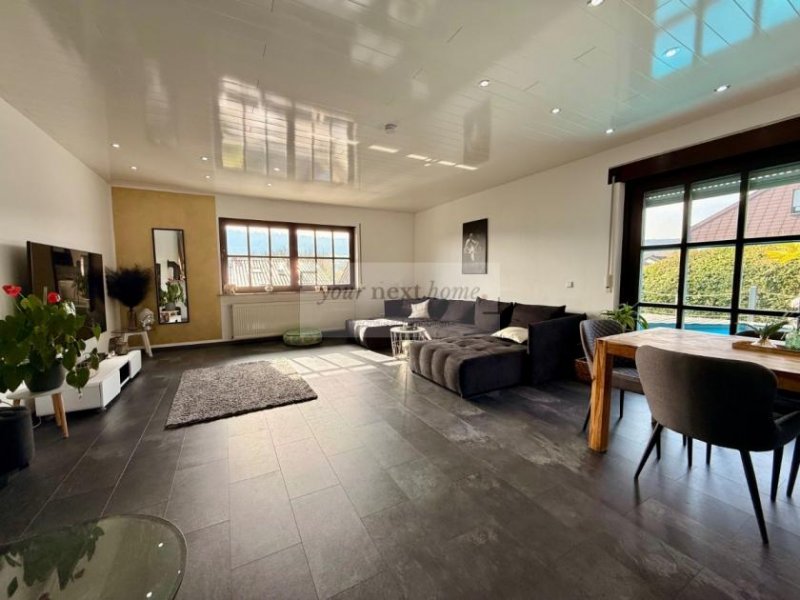 Saarbrücken Schönes Ein-bis Zweifamilienhaus auf ca. 295 m² im Grünen mit Außenpool - Einliegerwohnung möglich Haus kaufen