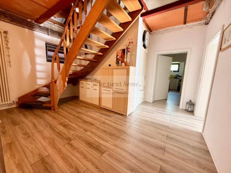 Saarbrücken Schönes Einfamilienhaus auf ca. 295 m² in Eschringen mit Außenpool - Einliegerwohnung möglich Haus kaufen