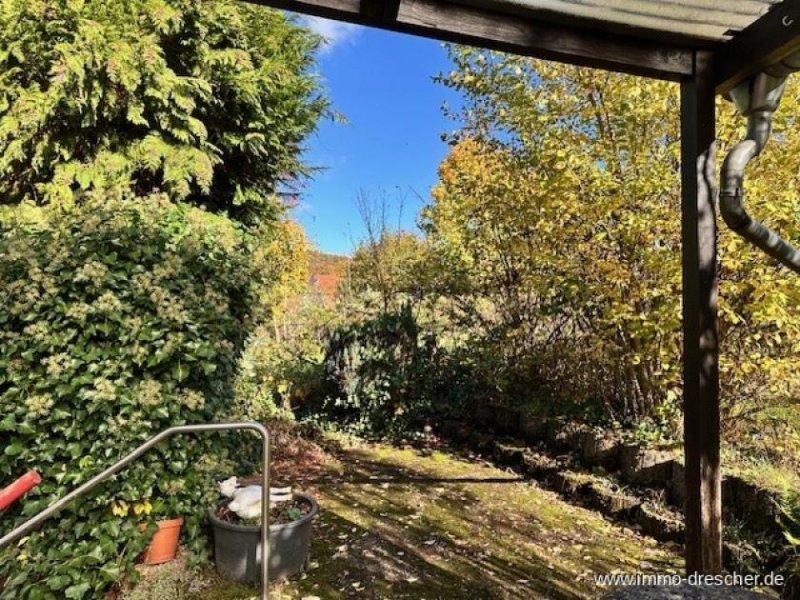 Saarbrücken Gemütliches Zweifamilienhaus mit Garten und viel Potential in Scheidt Haus kaufen