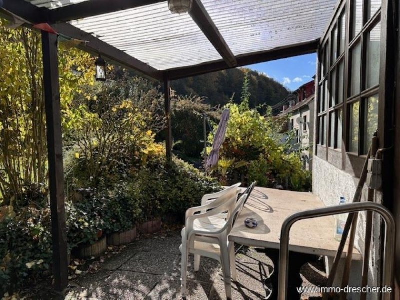 Saarbrücken Gemütliches Zweifamilienhaus mit Garten und viel Potential in Scheidt Haus kaufen