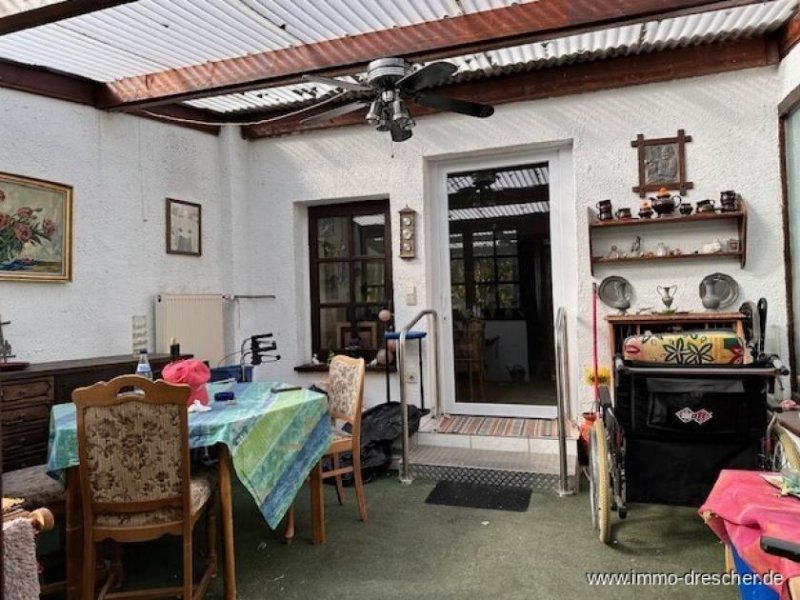 Saarbrücken Gemütliches Zweifamilienhaus mit Garten und viel Potential in Scheidt Haus kaufen