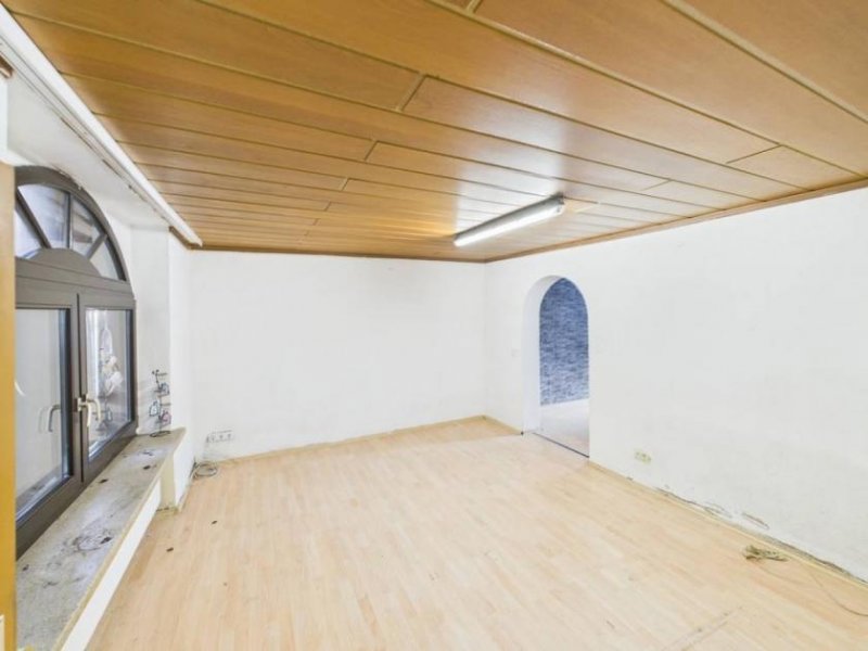 Bous Solides Mehrgenerationenhaus mit Terrasse, 2 Garagen und ca. 172 m² Wohnfläche in Bous! Haus kaufen