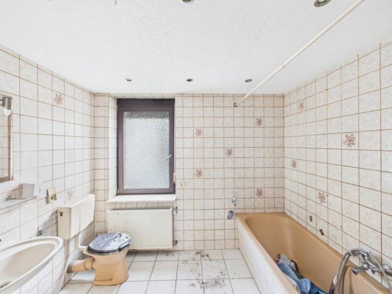 Bous Solides Mehrgenerationenhaus mit Terrasse, 2 Garagen und ca. 172 m² Wohnfläche in Bous! Haus kaufen