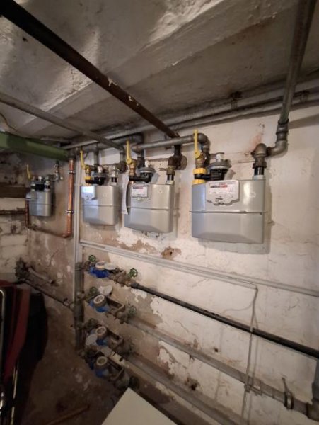 St. Ingbert - PROVISIONSFREI -
Wohnhaus mit 4 Wohnungen und Lager - fest vermietet - Haus kaufen