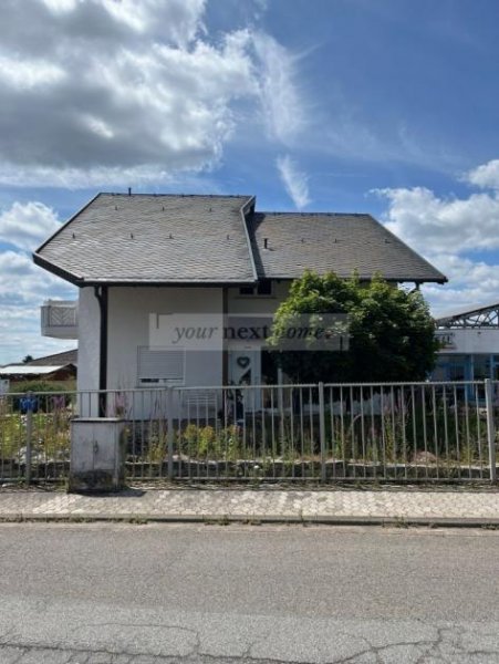 Bexbach Freistehendes Einfamilienhaus – Wohnen mit vielseitigen Nutzungsmöglichkeiten! Haus kaufen