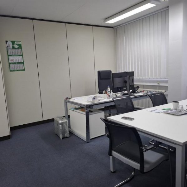 Neunkirchen Sehr saubere Gewerbehalle mit Reinraum Gewerbe kaufen