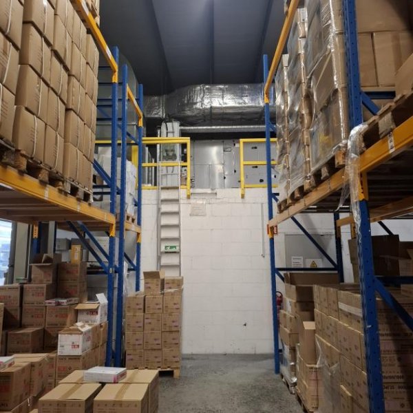 Neunkirchen Sehr saubere Gewerbehalle mit Reinraum Gewerbe kaufen