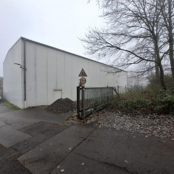 Neunkirchen Sehr saubere Gewerbehalle mit Reinraum Gewerbe kaufen