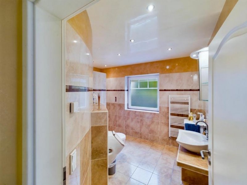 Ottweiler Architektonisches Meisterwerk in Ottweiler – Exklusive Villa mit 9 Zimmern & 200 m² Wohntraum! Haus kaufen