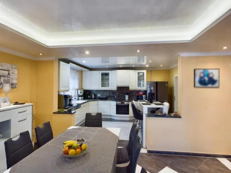 Ottweiler Architektonisches Meisterwerk in Ottweiler – Exklusive Villa mit 9 Zimmern & 200 m² Wohntraum! Haus kaufen