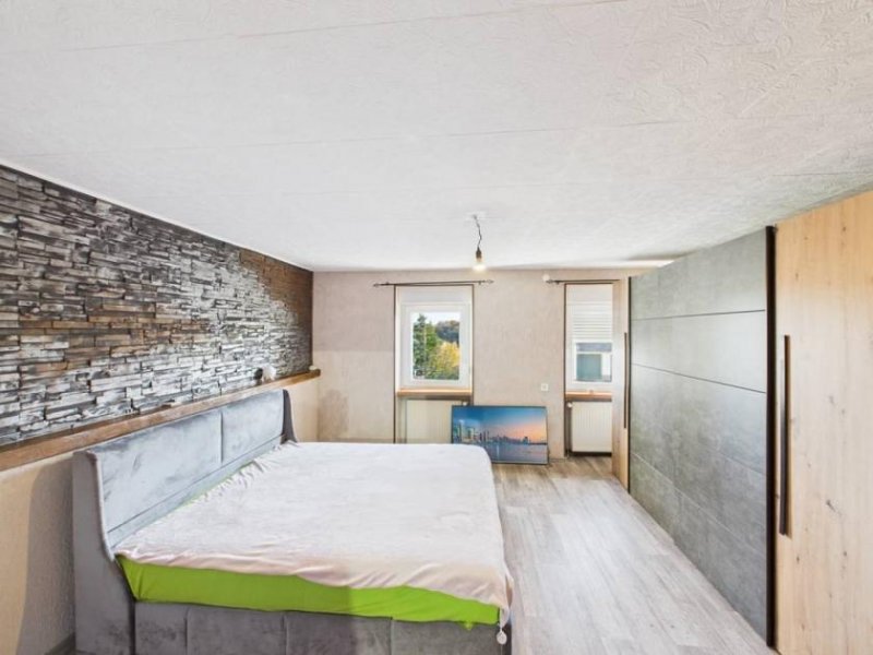 Merchweiler Einfamilienhaus in Merchweiler – modernisiert 2024, 102 m² Wohnfläche und großer Garten! Haus kaufen