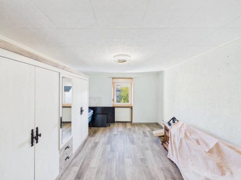 Merchweiler Einfamilienhaus in Merchweiler – modernisiert 2024, 102 m² Wohnfläche und großer Garten! Haus kaufen