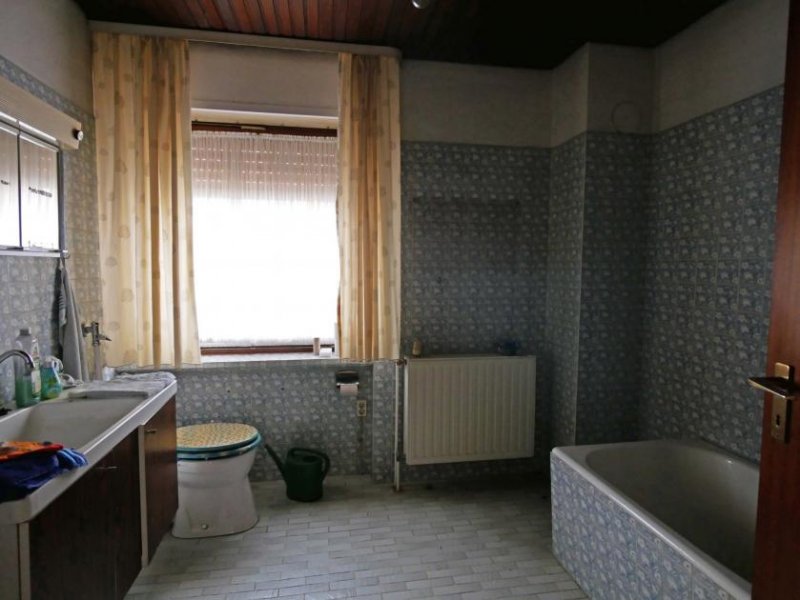 Merzig Freistehendes 1-2 FH (Sanierungsbedarf) mit Garten und Garage in toller Wohnlage von Merzig-Bietzen Haus kaufen