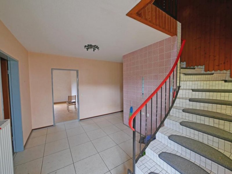 Merzig Freistehendes 1-2 FH (Sanierungsbedarf) mit Garten und Garage in toller Wohnlage von Merzig-Bietzen Haus kaufen