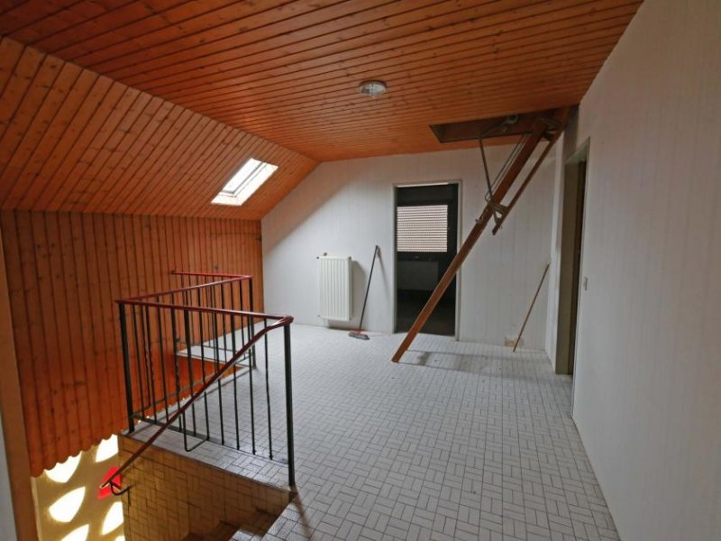 Merzig Freistehendes 1-2 FH (Sanierungsbedarf) mit Garten und Garage in toller Wohnlage von Merzig-Bietzen Haus kaufen