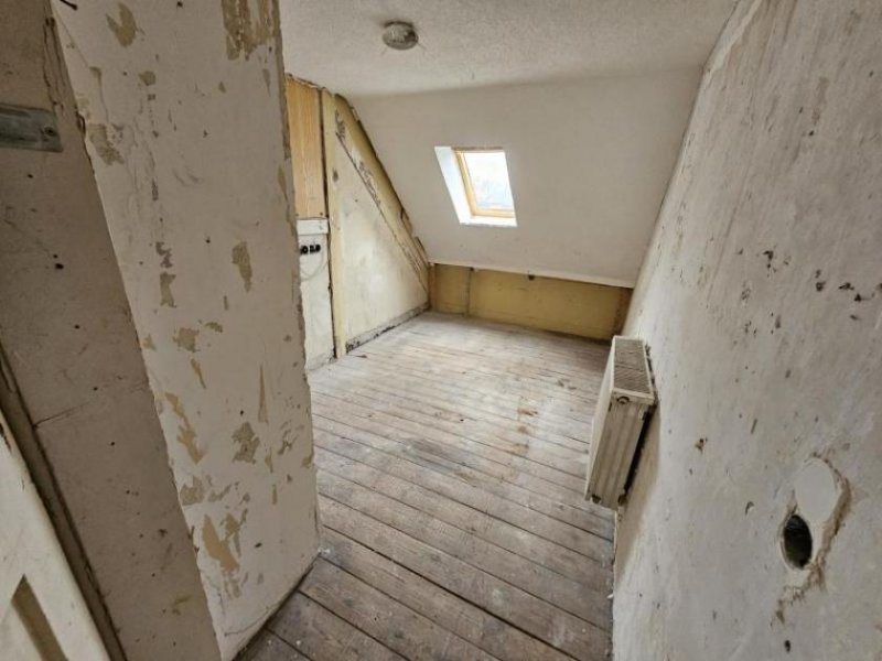 Pirmasens ObjNr:19582 - Renovierungsbedürftiges 4 Fam.-Mehrfamilienhaus in zentraler Lage Haus kaufen