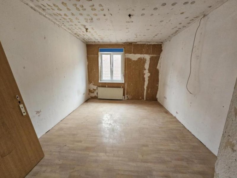 Pirmasens ObjNr:B-19582 - VIER Wohnungen zum Preis von einer; Sanierungsaufwand erforderlich Haus kaufen