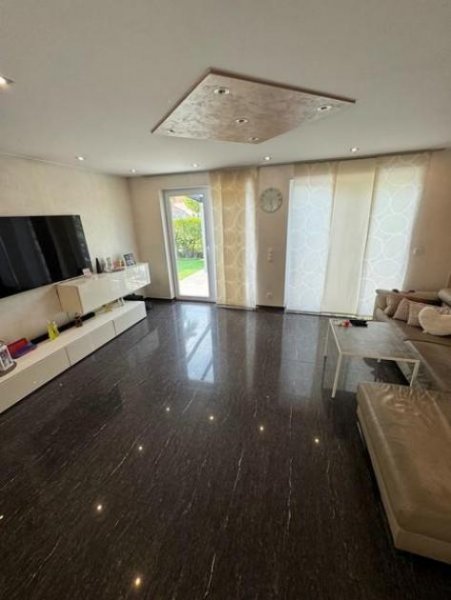 Ludwigshafen am Rhein Es gibt sie noch: Die WOHLFÜHL-Doppelhaushälfte. Erschwinglich ist sie auch noch! Füße hochlegen! Haus kaufen