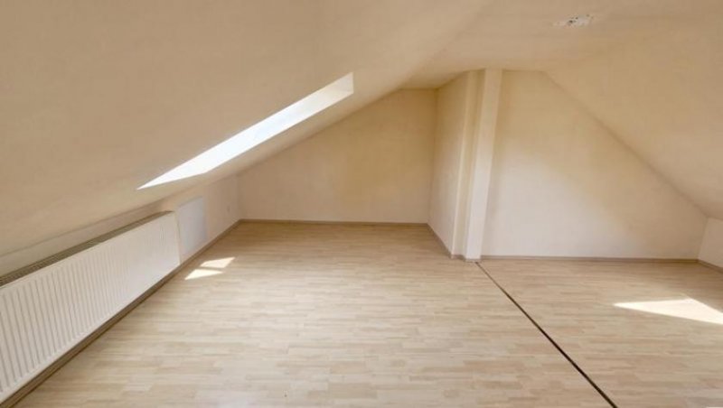 Beindersheim ObjNr:16134 - PROVISIONSFREI ---- freie Traum-ETW 3-Fam Haus; großer Wohnbereich mit Küche, Stellplatz und Garten Wohnung