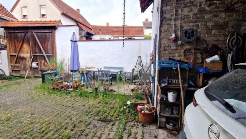 Kindenheim Schönes Eckgrundstück mit Haus und Scheune Haus kaufen