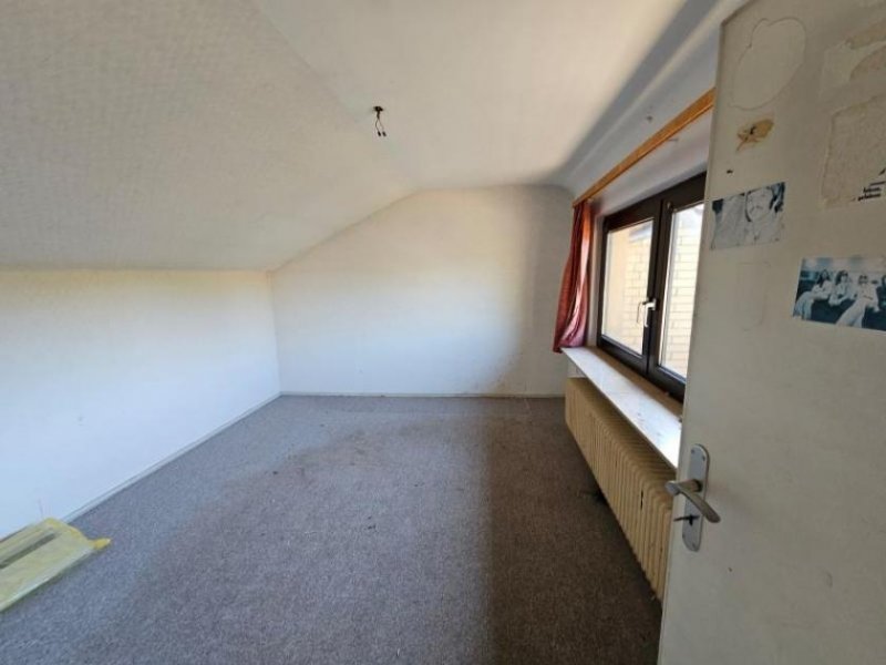 Eisenberg (Pfalz) ObjNr:19684 - Freistehendes Einfamilienhaus mit Vor- und Rückgarten sowie Garage und Stellplatz Haus kaufen