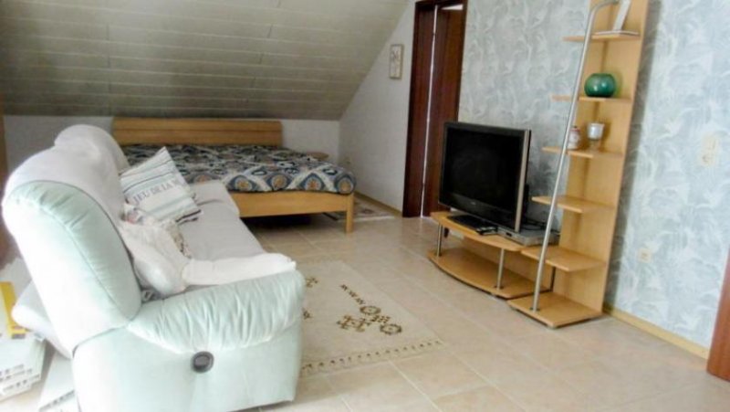 Carlsberg ObjNr:19735 - Traumhaftes Wohnen - EFH mit 2 App. - Ortsrandlage in Carlsberg Haus kaufen