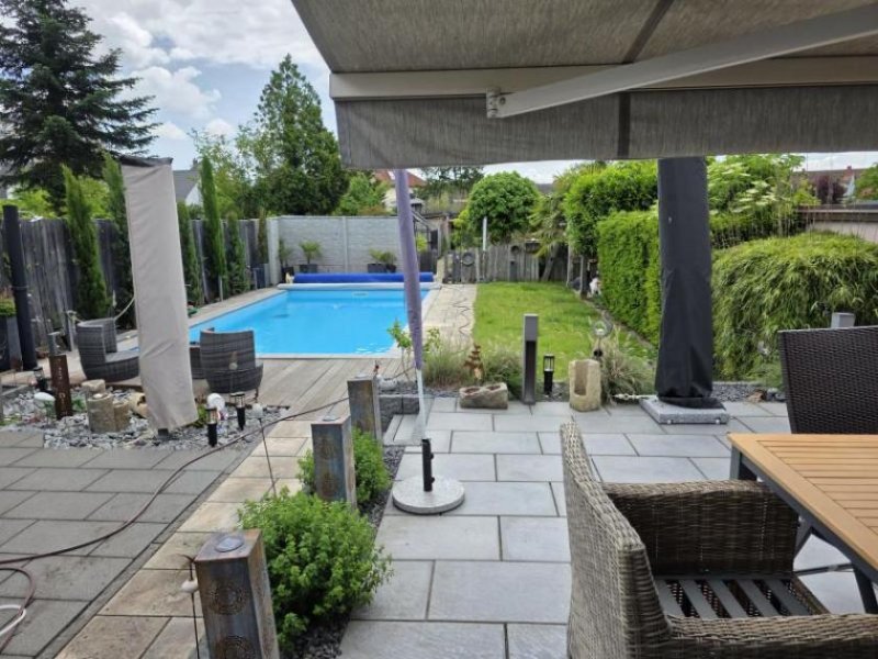 Haßloch ObjNr:19827 - Modern saniertes Zweifamilienhaus auf großen Grundstück mit Pool und Garage Haus kaufen