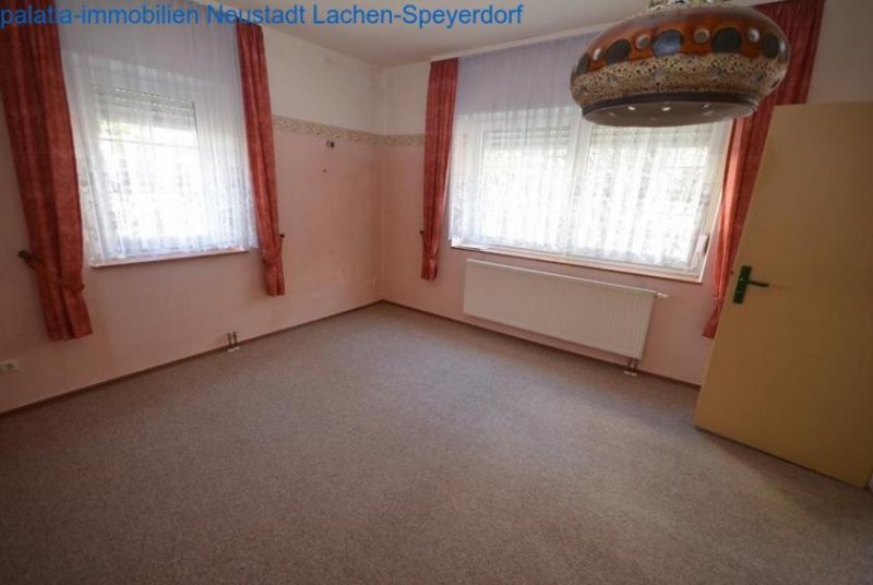 Neidenfels Wohnen für 2 Familien unterhalb der Burg mit Sanierungsaufwand Haus kaufen