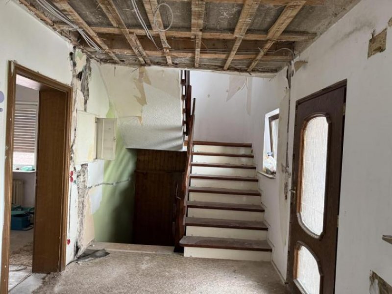 Esthal ObjNr:19707 - Teilrenoviertes Einfamilienhaus mit großem Nebengebäude und Garten Haus kaufen