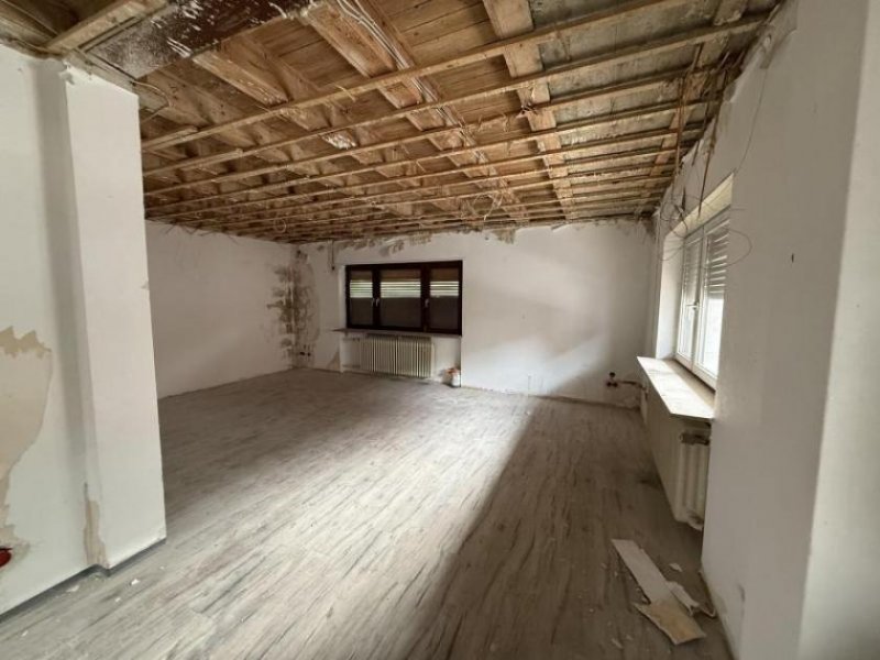 Esthal ObjNr:19709 - Großzügig geschnittenes Einfamilienhaus Haus kaufen