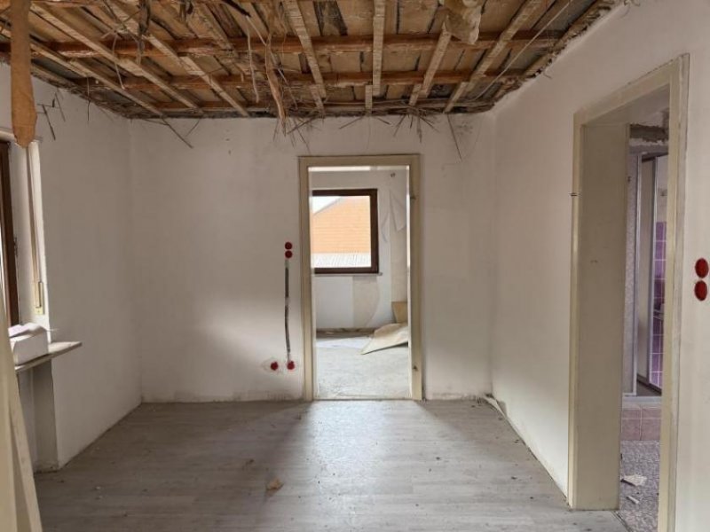 Esthal ObjNr:B-19707 - Haus mit Nebengebäude Haus kaufen