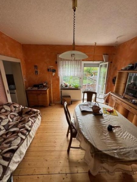Kaiserslautern Großes Einfamilienhaus auf 1.500 m² Grundstück mit Scheune & attraktivem Entwicklungspotenzial Haus kaufen