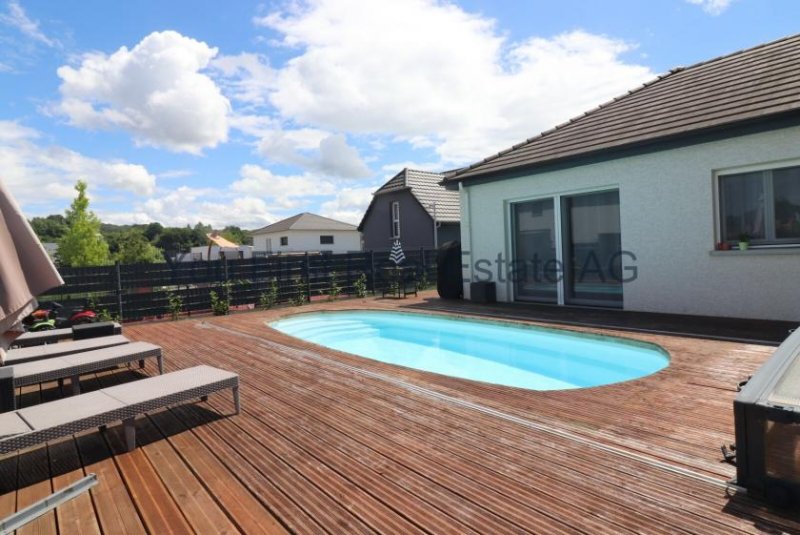 Hagenthal le bas Neuwertiges Familienhaus mit Pool und Spielplatz Haus kaufen