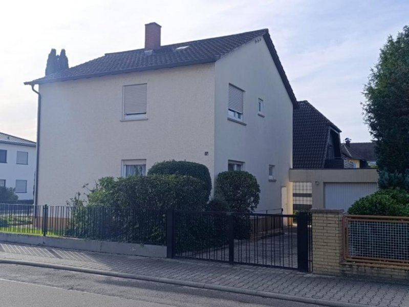Lampertheim Einfamilienhaus mit Ausbaupotenzial in ruhiger Wohnlage von Lampertheim sucht neue Familie Haus kaufen