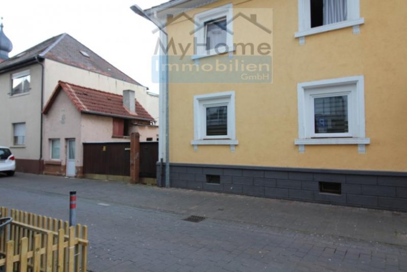 Bürstadt Ruhig gelegenes Zweifamilienhaus mit kleinem Garten & Nebengebäuden in Bürstadt sucht neue Bewohner Haus kaufen
